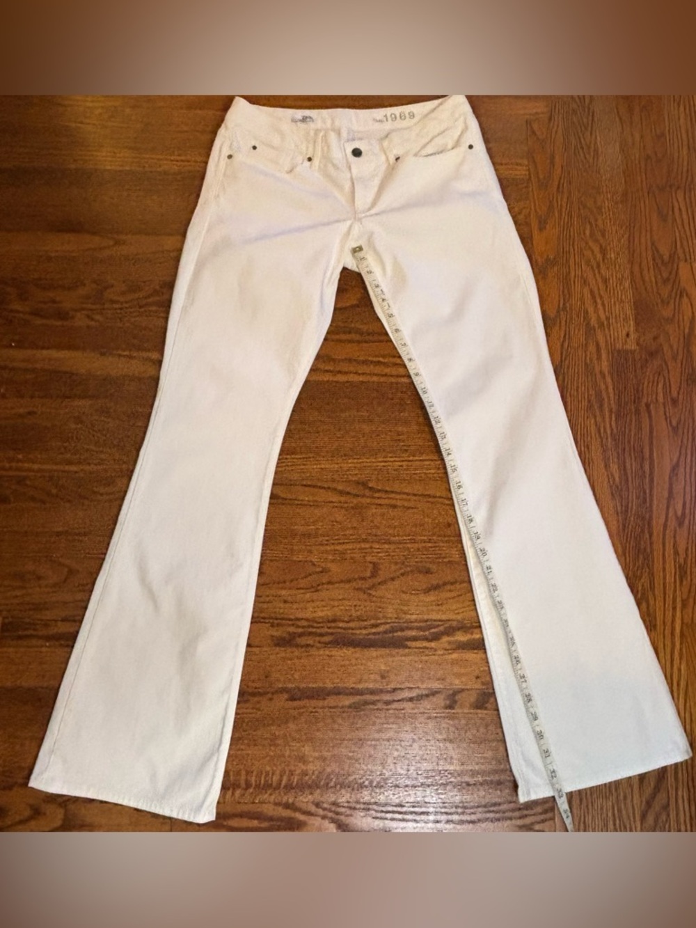 GAP White Low Rise Flare Jeans - Curvy - 29/8r - 34” inseam